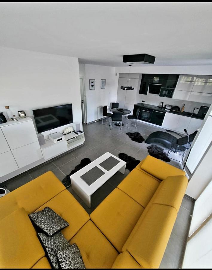 Apartament Amon Nr 5 Apartment Darlowo Bagian luar foto